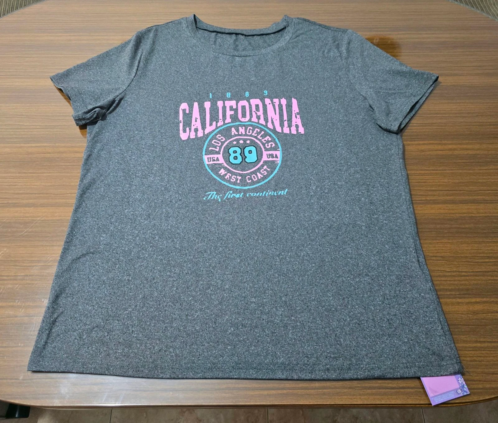 Camiseta gris estampada "California" manga corta – photo 2